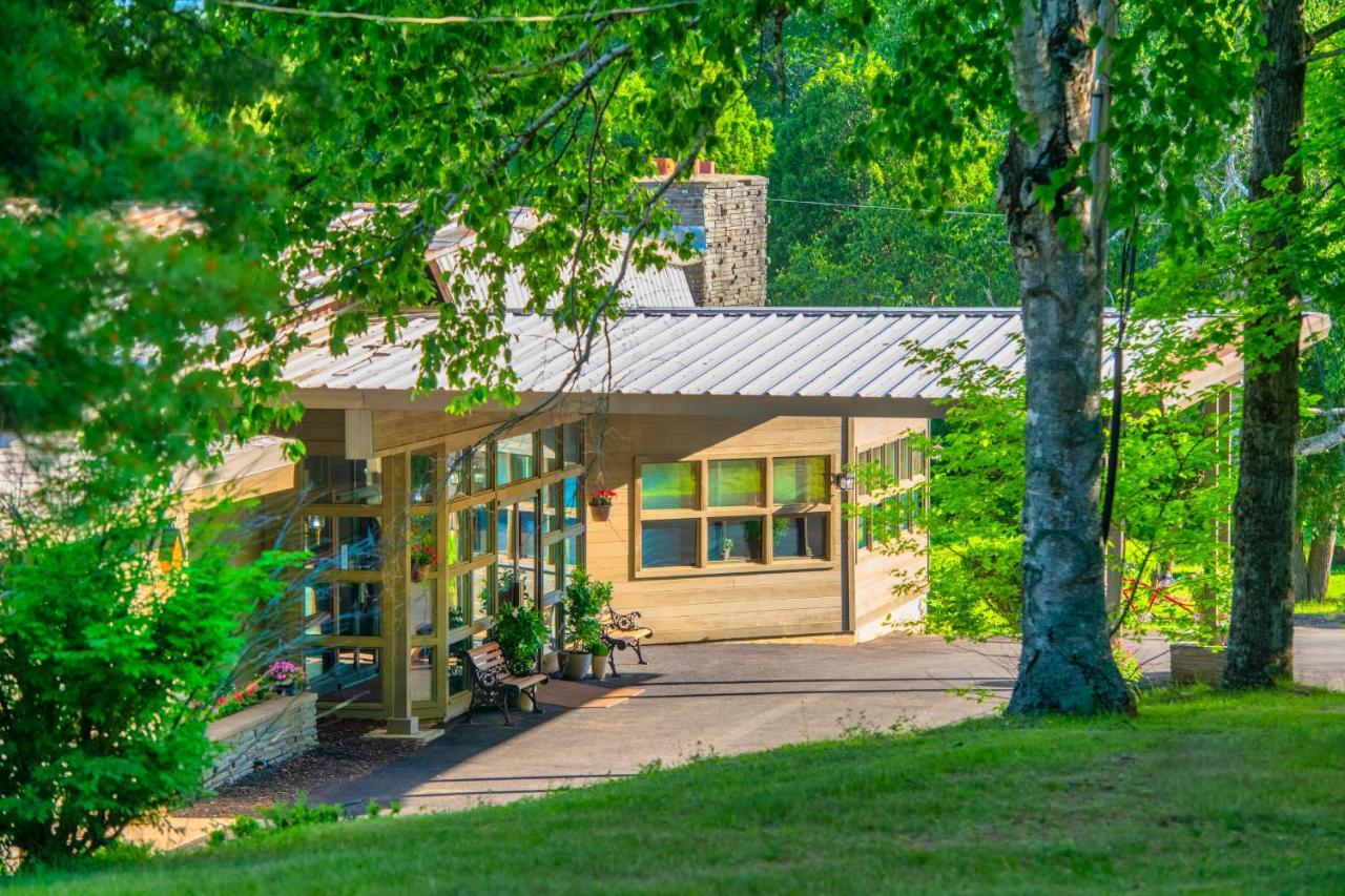 Roaring Brook Ranch Resort Lake George Esterno foto