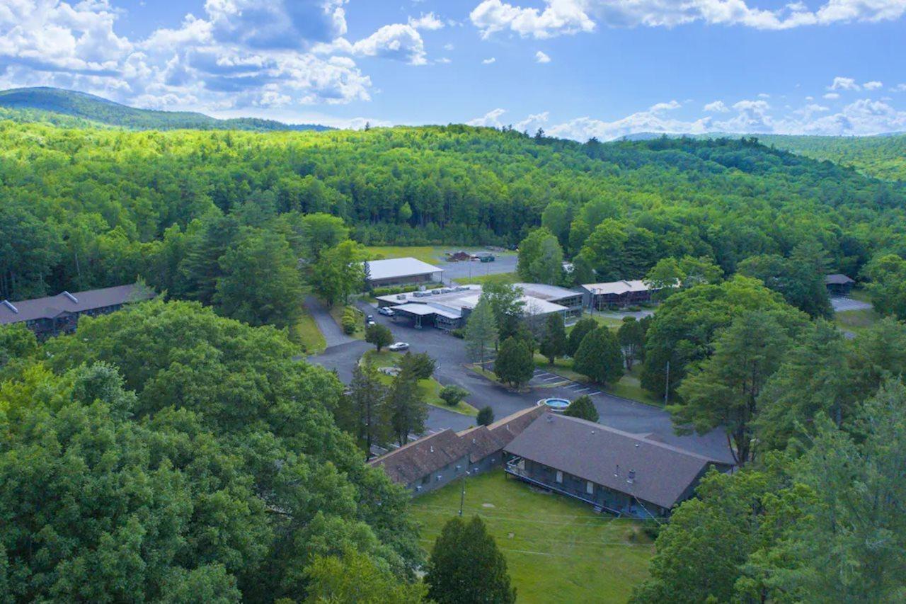 Roaring Brook Ranch Resort Lake George Esterno foto