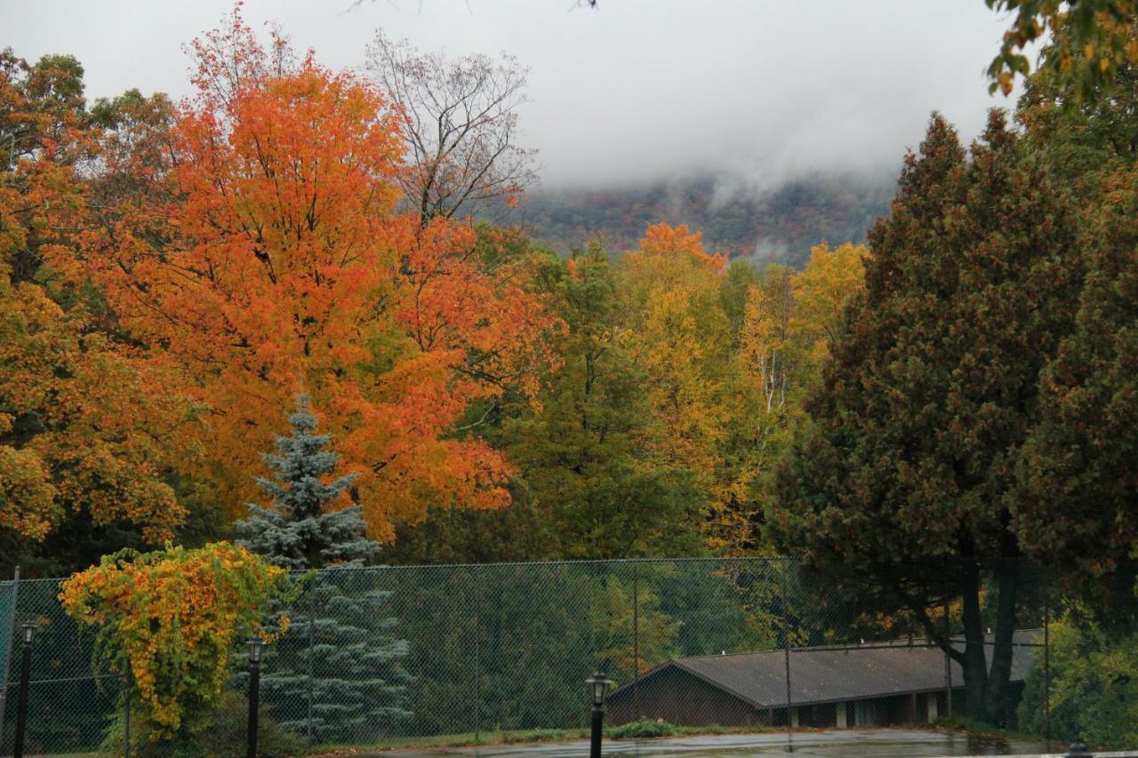 Roaring Brook Ranch Resort Lake George Esterno foto